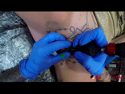 ❤️ An hottie thar a bheith tattooed Sully Savage fuair tattoo ar a clitoris ❤  Porn fb  ag ga.porngifmag-com.ru ️❤